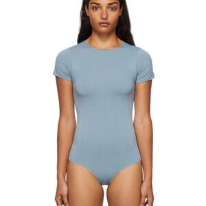 SKIMS | Essential T-Shirt Bodysuit in Marble (Blue)